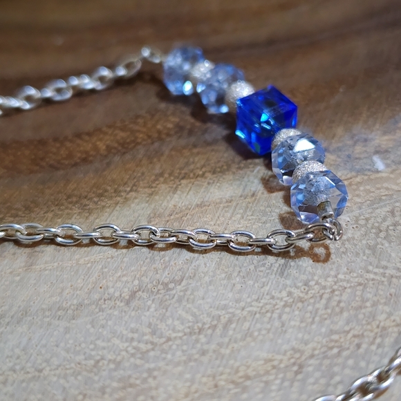 Vintage Necklace With Silver Toned Glittery Beads and Blue Crystal Glass Beads - Picture 9 of 9